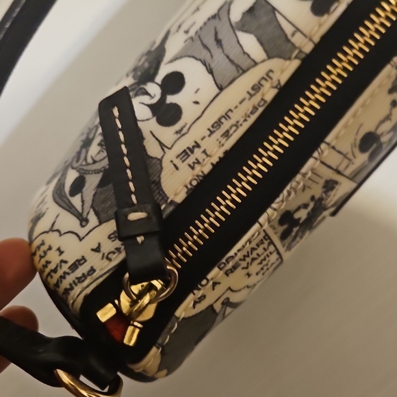 Dooney & Bourke Disney Mickey Comic Mini Barrel Bag – Rare - Picture 8 of 14